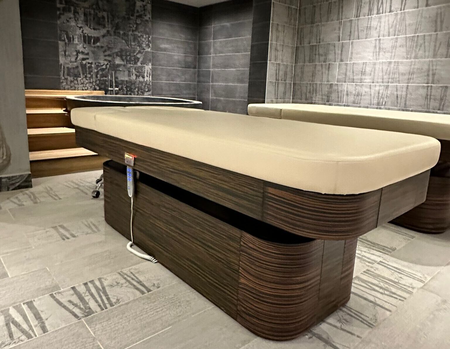 PLUS 2305 MASAJ VE TERAPİ YATAĞI